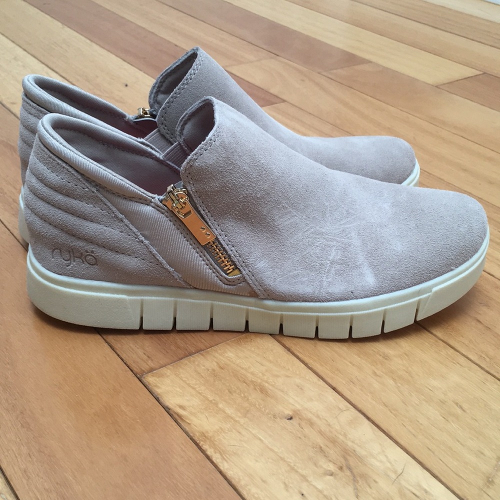 NWOT Ryka Hensley Zip sneakers